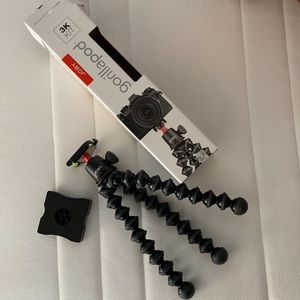 NEVER BEEN USED Tripod!